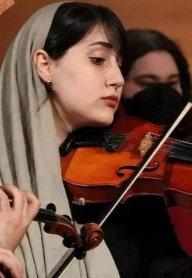 صنم پوربابایی
