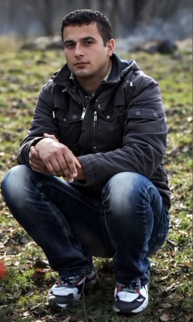 وحید لرزمنوچهری
