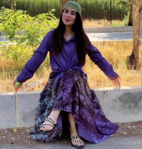 ستایش سوسن‌آبادی